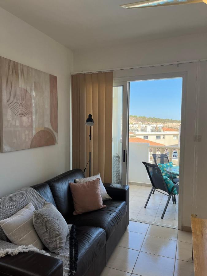 Beautiful 2 Bed Apartment In Peyia Valley, Paphos Экстерьер фото